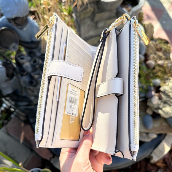 Michael Kors Patterned Women's Bag Set - Picture 15 of 16